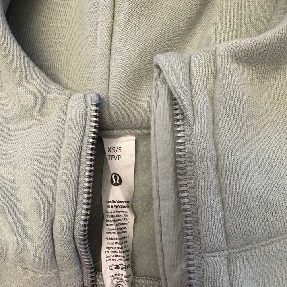 Lululemon Scuba, XS/S half-zip, light sage green - Picture 3 of 3